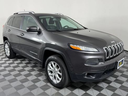 Used 2014 Jeep Cherokee Latitude w/ Cold Weather Group AWD/4WD image 37