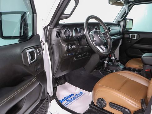 Used 2022 Jeep Wrangler Unlimited Sahara AWD/4WD image 4