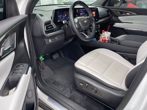Used 2025 Chevrolet Traverse High Country AWD/4WD image 5