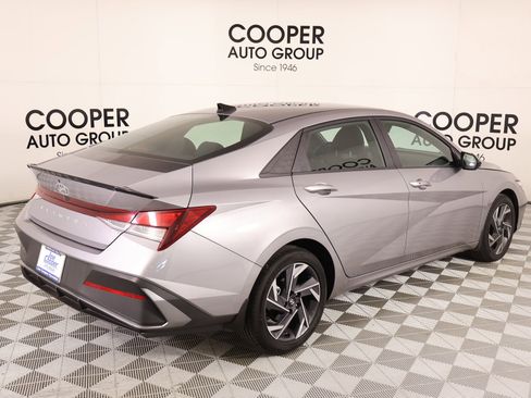 Certified 2025 Hyundai Elantra Sport image 19