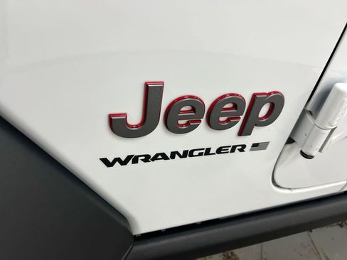 Used 2024 Jeep Wrangler Unlimited Rubicon image 25