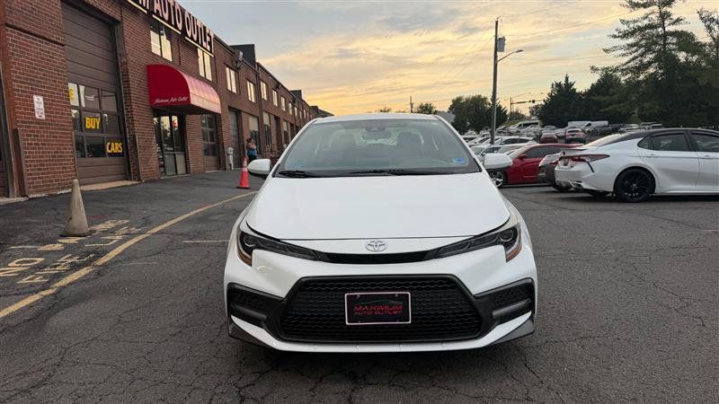 Used 2020 Toyota Corolla SE FWD image 2
