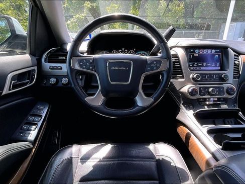 Used 2020 GMC Yukon Denali w/ Denali Ultimate Package AWD/4WD image 4