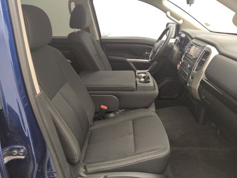 Used 2018 Nissan Titan SV image 21