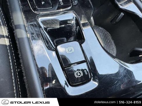 Used 2023 Volvo XC40 B5 Plus image 30