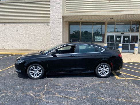 Used 2016 Chrysler 200 Limited w/ Convenience Group image 2
