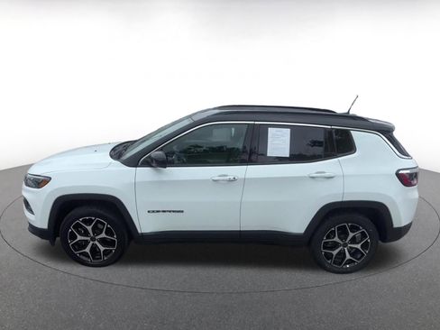 Used 2025 Jeep Compass Limited AWD/4WD image 9