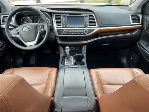 Used 2019 Toyota Highlander Limited Platinum image 10