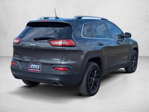Used 2017 Jeep Cherokee Latitude w/ Cold Weather Group image 5