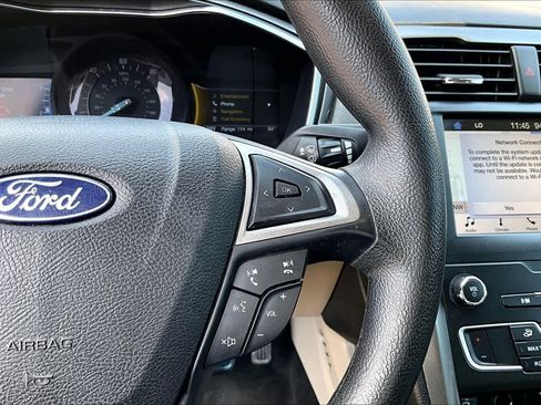 Used 2019 Ford Fusion SE FWD image 25