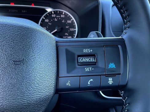 Used 2025 Nissan Rogue SV image 12