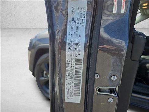 Used 2018 Jeep Cherokee Latitude w/ Altitude Package image 17