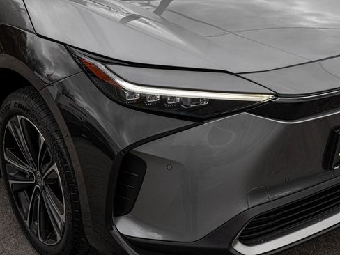 Used 2024 Toyota bZ4X Limited image 35