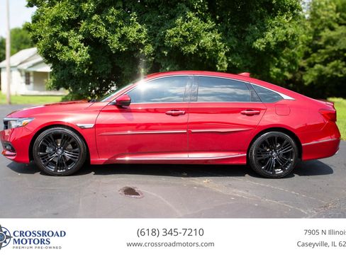 Used 2018 Honda Accord Touring image 2