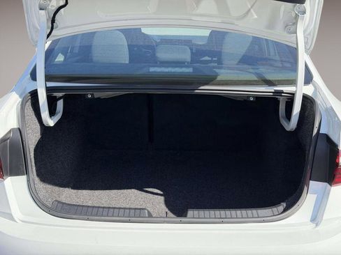 Used 2025 Volkswagen Jetta Sport image 12