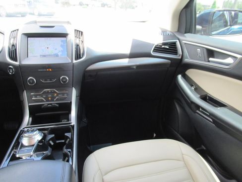 Used 2020 Ford Edge SEL w/ Convenience Package FWD image 14