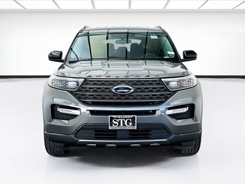Used 2022 Ford Explorer XLT w/ Equipment Group 202A RWD image 2