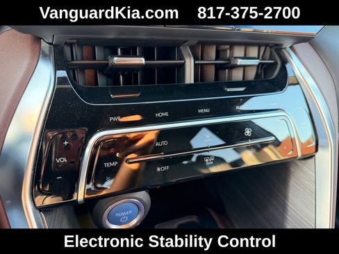 Used 2022 Toyota Venza Limited image 22