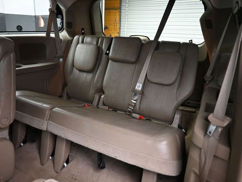 Used 2014 Chrysler Town & Country Touring image 32