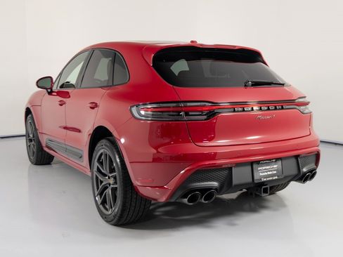 Certified 2025 Porsche Macan Turbo image 3