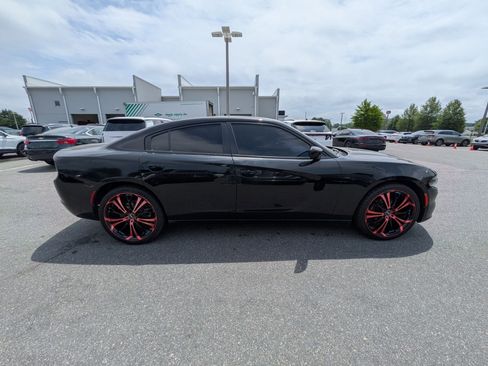 Used 2022 Dodge Charger SXT RWD image 2