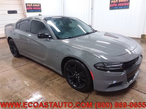 Used 2018 Dodge Charger R/T w/ Blacktop Package RWD image 4