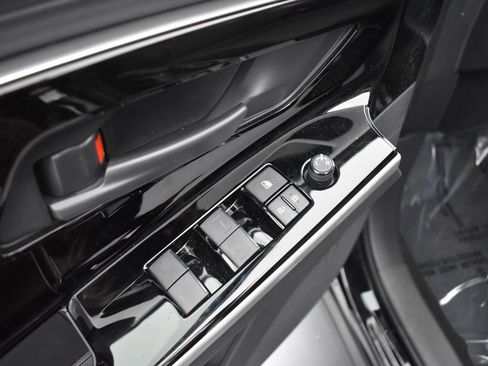 Used 2024 Subaru Solterra Premium image 9