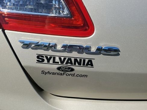 Used 2018 Ford Taurus Limited FWD image 35