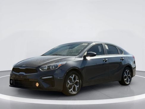 Used 2021 Kia Forte LXS FWD image 2
