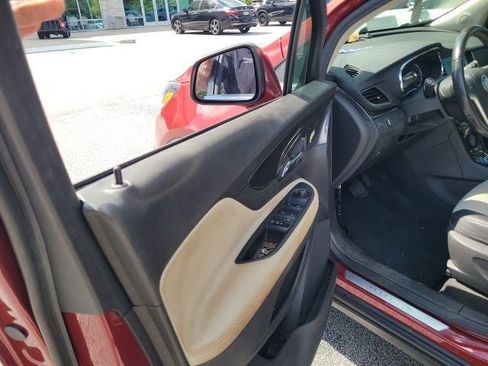 Used 2021 Buick Encore Preferred AWD/4WD image 13