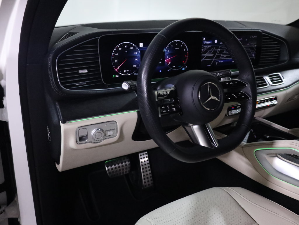 Used 2025 Mercedes-Benz GLS 450 4MATIC w/ AMG Line Exterior image 33