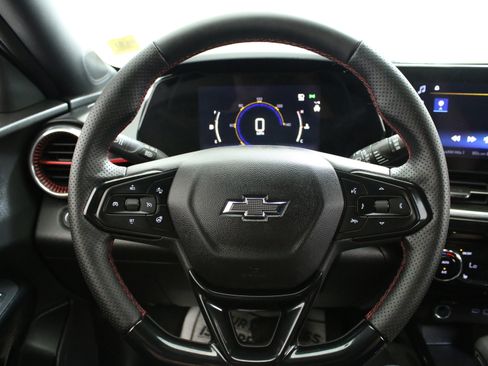 Certified 2025 Chevrolet Trax RS w/ Driver Confidence Package FWD image 13