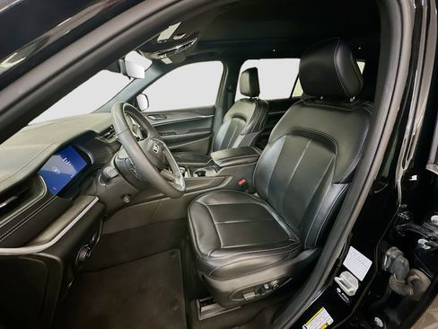 Used 2024 Jeep Grand Cherokee L Limited w/ Luxury Tech Group II AWD/4WD image 13