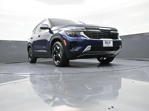 Certified 2025 Kia Seltos EX AWD/4WD image 26
