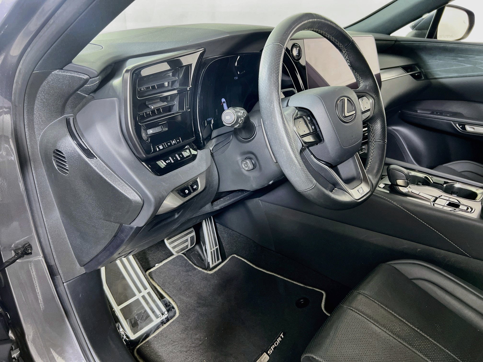 Used 2023 Lexus RX 350 F Sport w/ Accessory Package AWD/4WD image 9