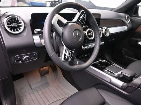 Used 2022 Mercedes-Benz GLB 250 4MATIC image 12