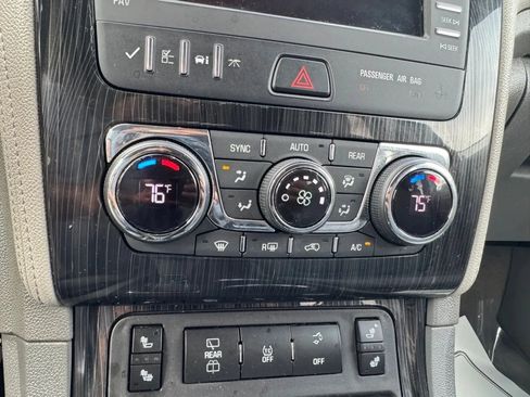 Used 2017 Chevrolet Traverse LT FWD image 19