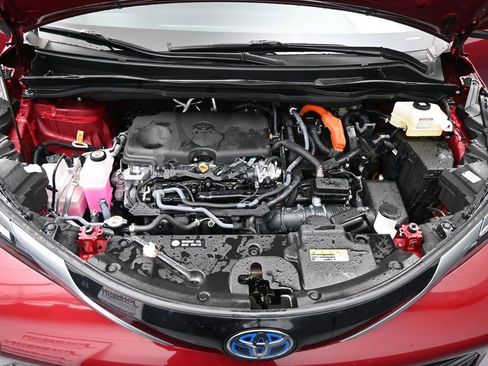 Used 2025 Toyota Sienna Limited image 14