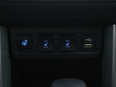 Used 2022 Toyota Corolla Cross XLE image 19