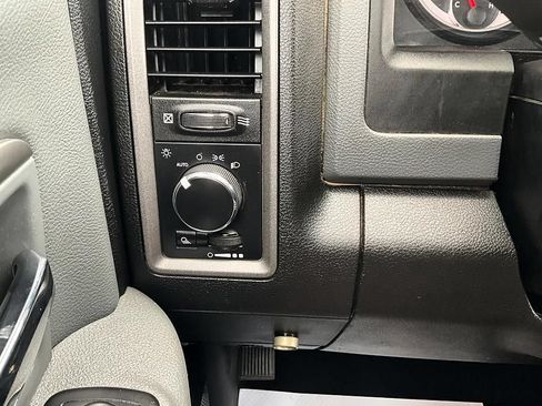 Used 2018 RAM 2500 Tradesman w/ Chrome Appearance Group AWD/4WD image 15
