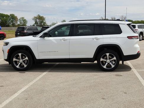New 2026 Jeep Grand Cherokee L Limited RWD image 2
