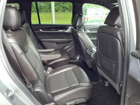 Used 2023 Cadillac XT6 Premium Luxury w/ Technology Package AWD/4WD image 12