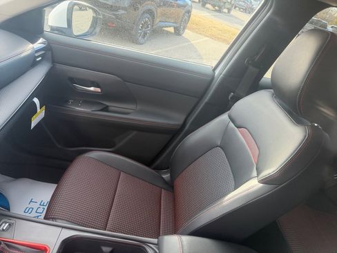 Used 2025 Nissan Kicks SR image 32