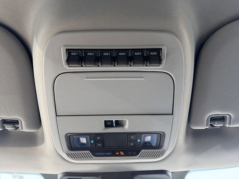 Used 2023 Ford F250 XLT w/ FX4 Off-Road Package image 18