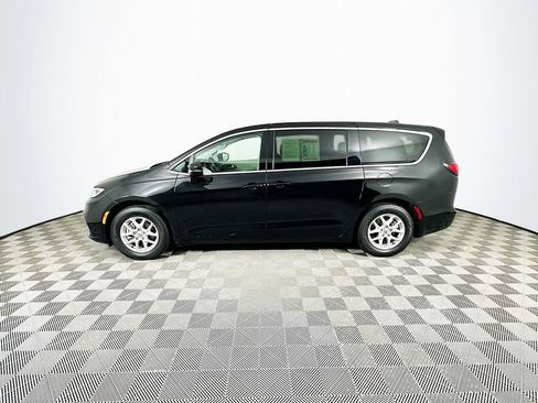 Certified 2024 Chrysler Pacifica Touring-L image 6