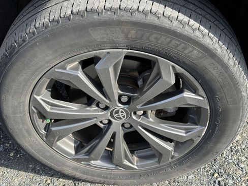 Used 2023 Toyota RAV4 XLE Premium image 10