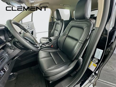 Used 2025 Lincoln Corsair AWD image 28