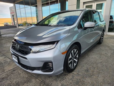 Used 2025 Honda Odyssey EX-L image 3