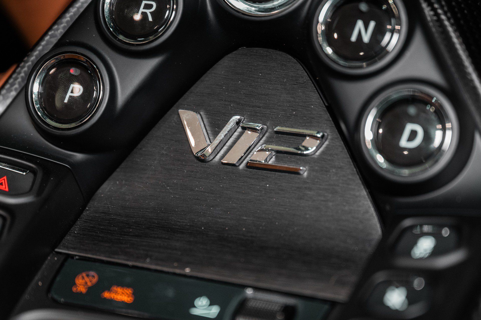 Used 2023 Aston Martin V12 Vantage Roadster RWD image 31