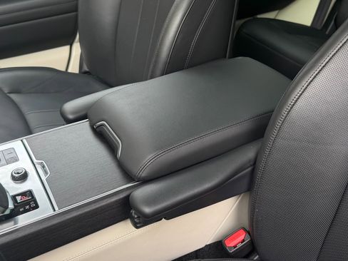 Used 2022 Land Rover Range Rover SE image 13